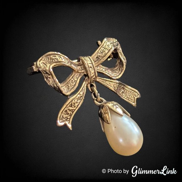 Vintage Dainty Gold Tone Bow Brooch with Faux Pearl Teardrop Dangle - Picture 2 of 6